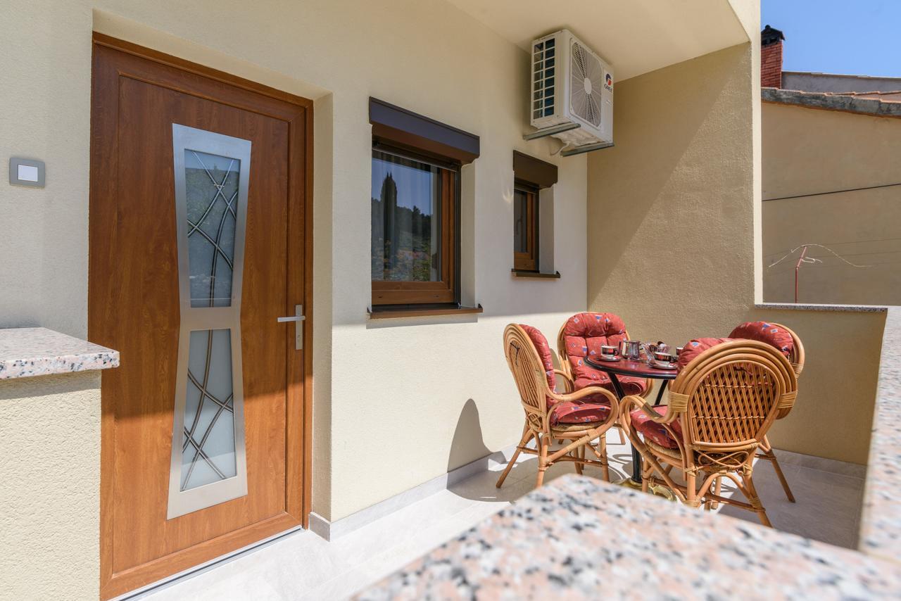 Apartmani Marko i Ana Marina Esterno foto